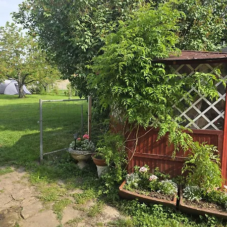 Gemuetlicher Rustikaler Bauwagen Kemping Vippachedelhausen